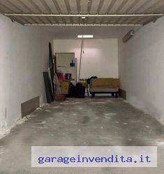 garage a Giardini-Naxos